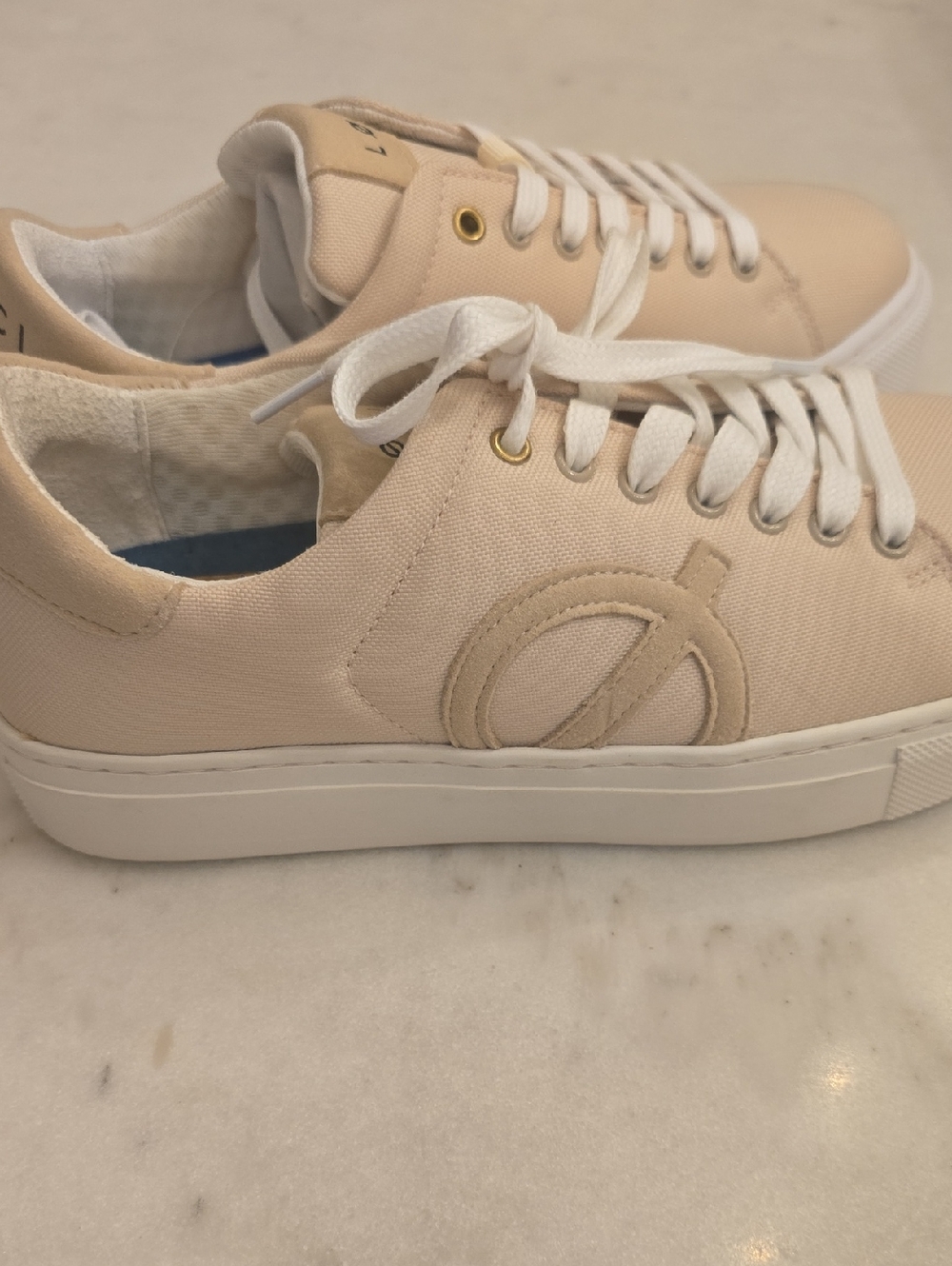 NWOT LOCI "Nine"Low Top Vegan Sneakers. EU 37. US 6.5 - Picture 3 of 10